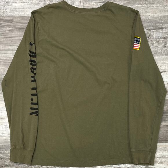 Nike NFL New York Giants American Flag Salute to Service Men L Logo Sleeve Shirt - Picture 2 of 8